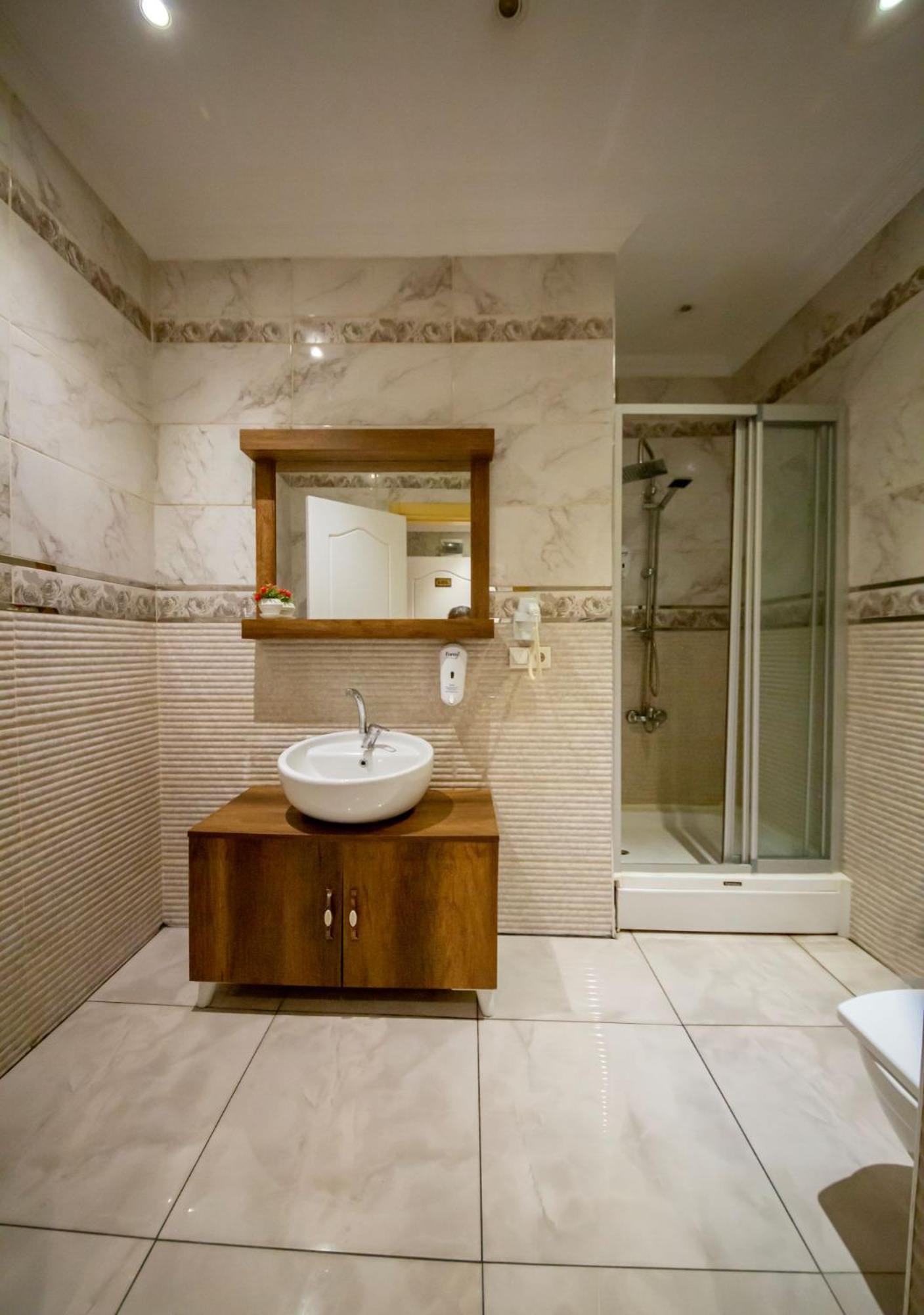 Royal Garden Suite And Hotel Istanbul Exterior foto