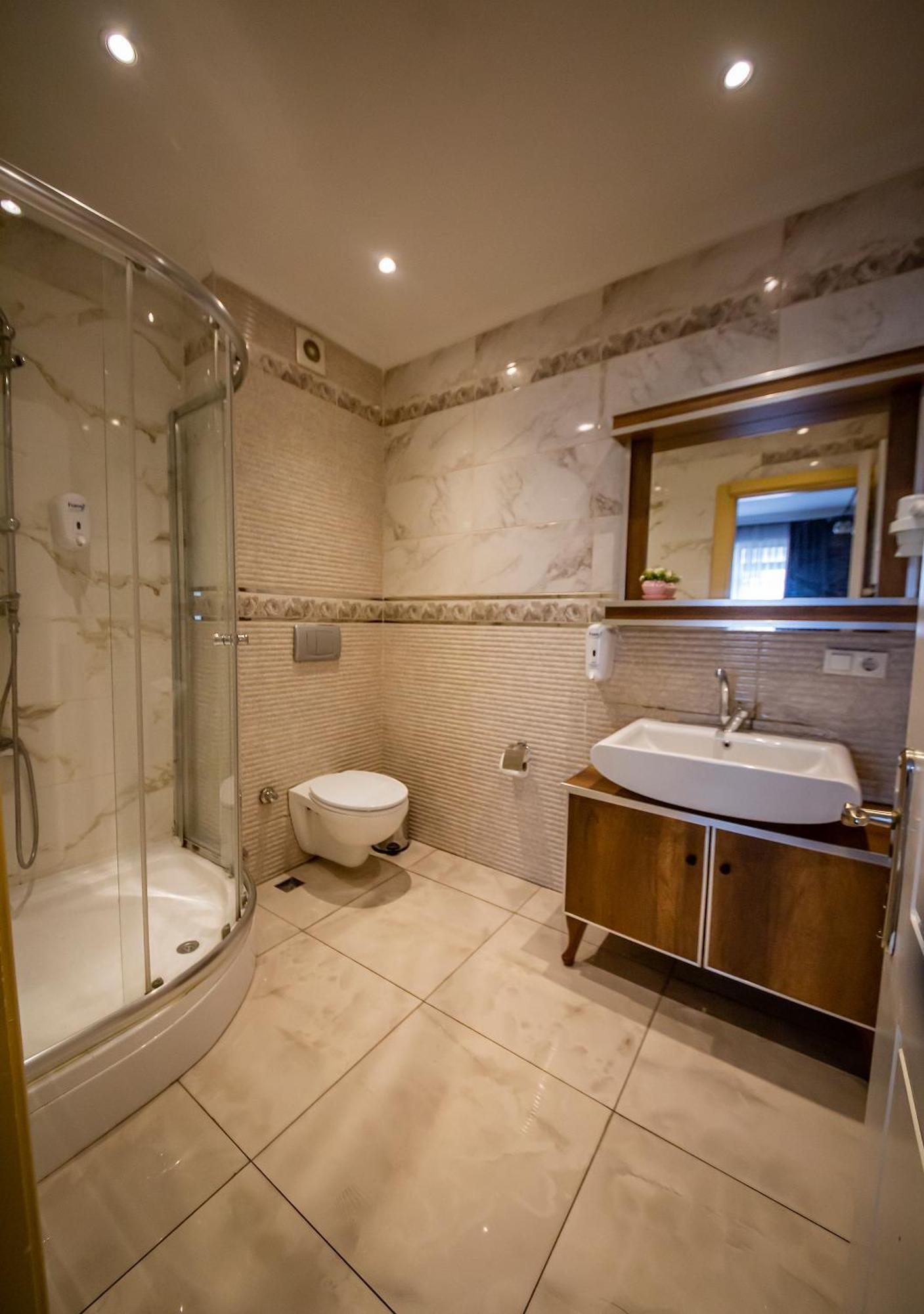 Royal Garden Suite And Hotel Istanbul Exterior foto